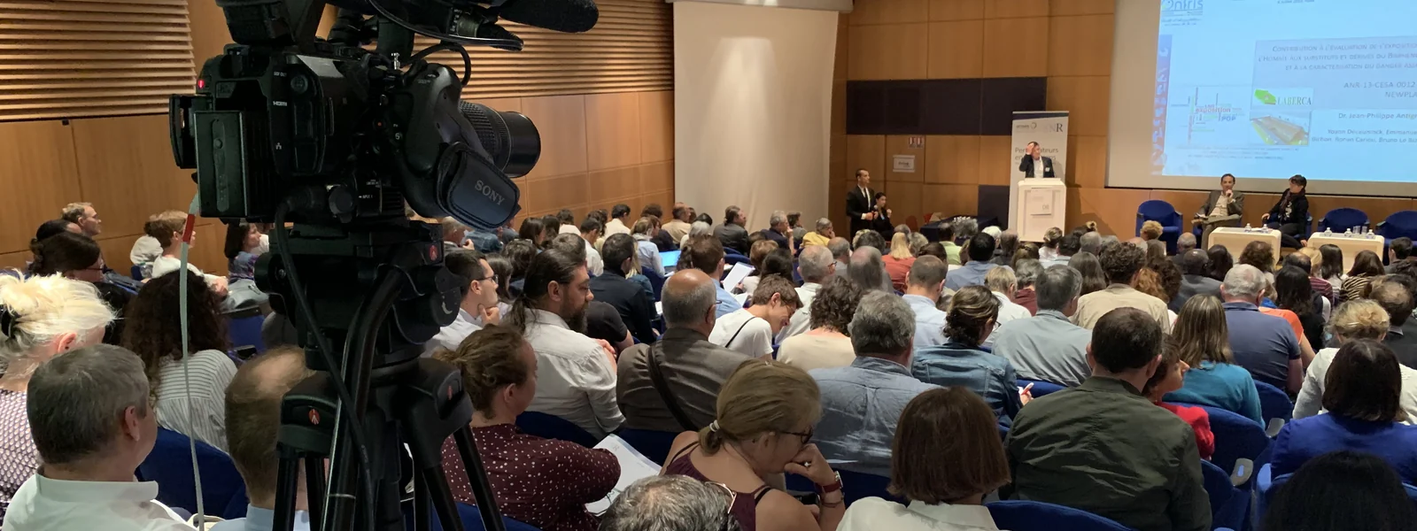 La captation vidéo depuis le fond de la salle