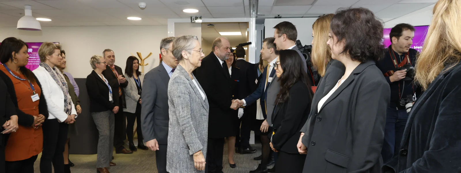 The official delegations arriving, greeted by the Fonds' staff