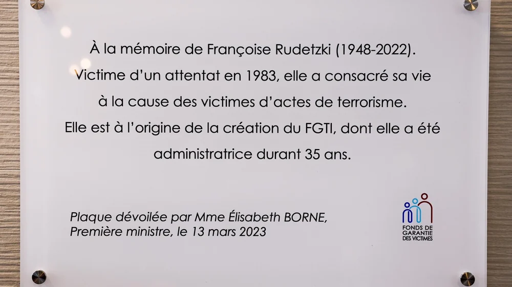 The plaque unveiled in memory of Françoise Rudetzki