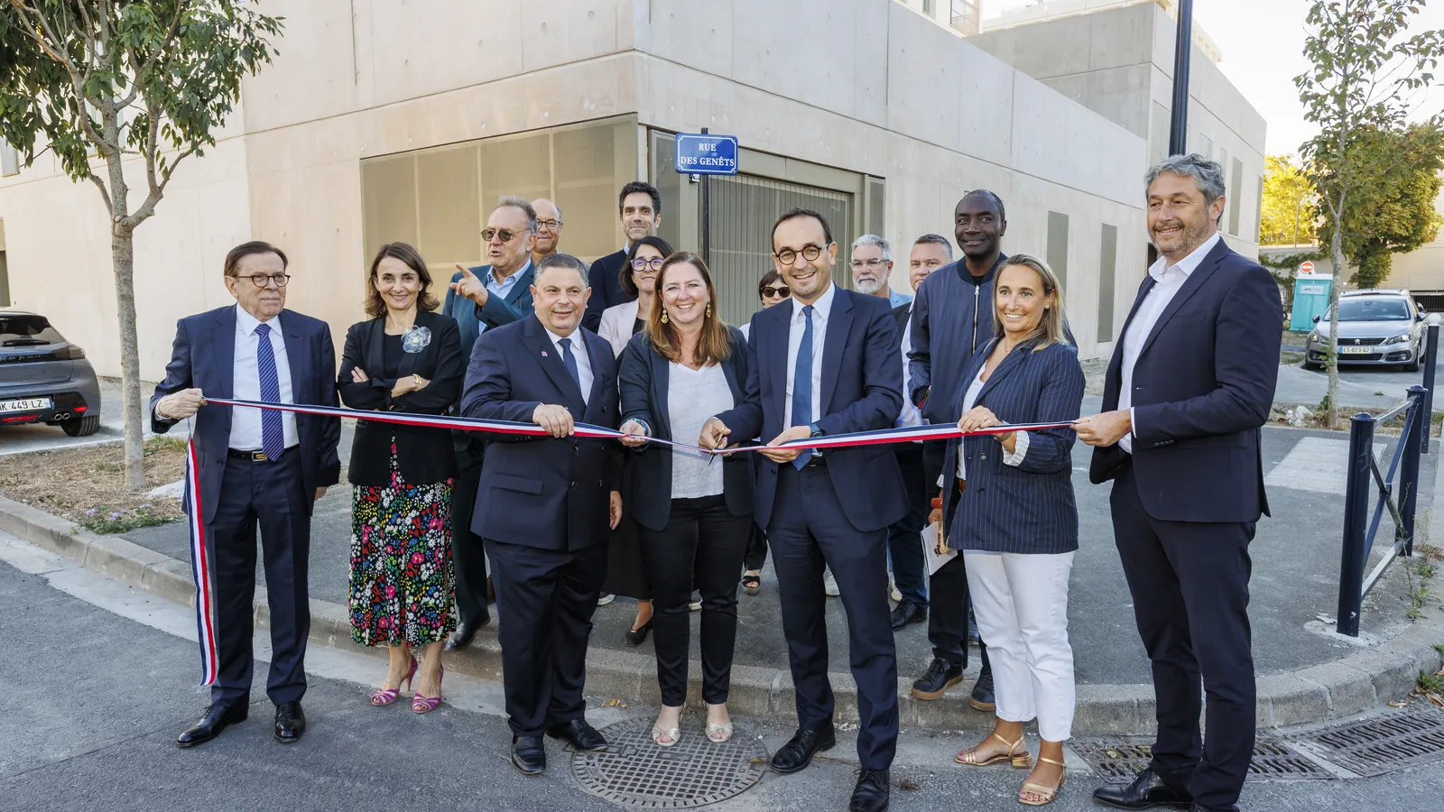 Le coupé de ruban de l'inauguration de la résidence Kubic à Bordeaux pour Foncière Logement