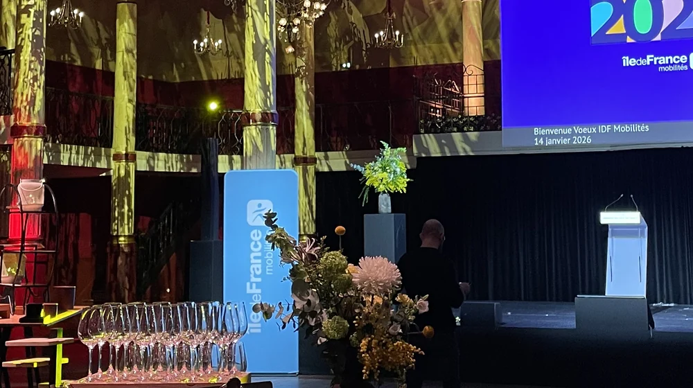 The lectern, the floral setting and the welcome screen
