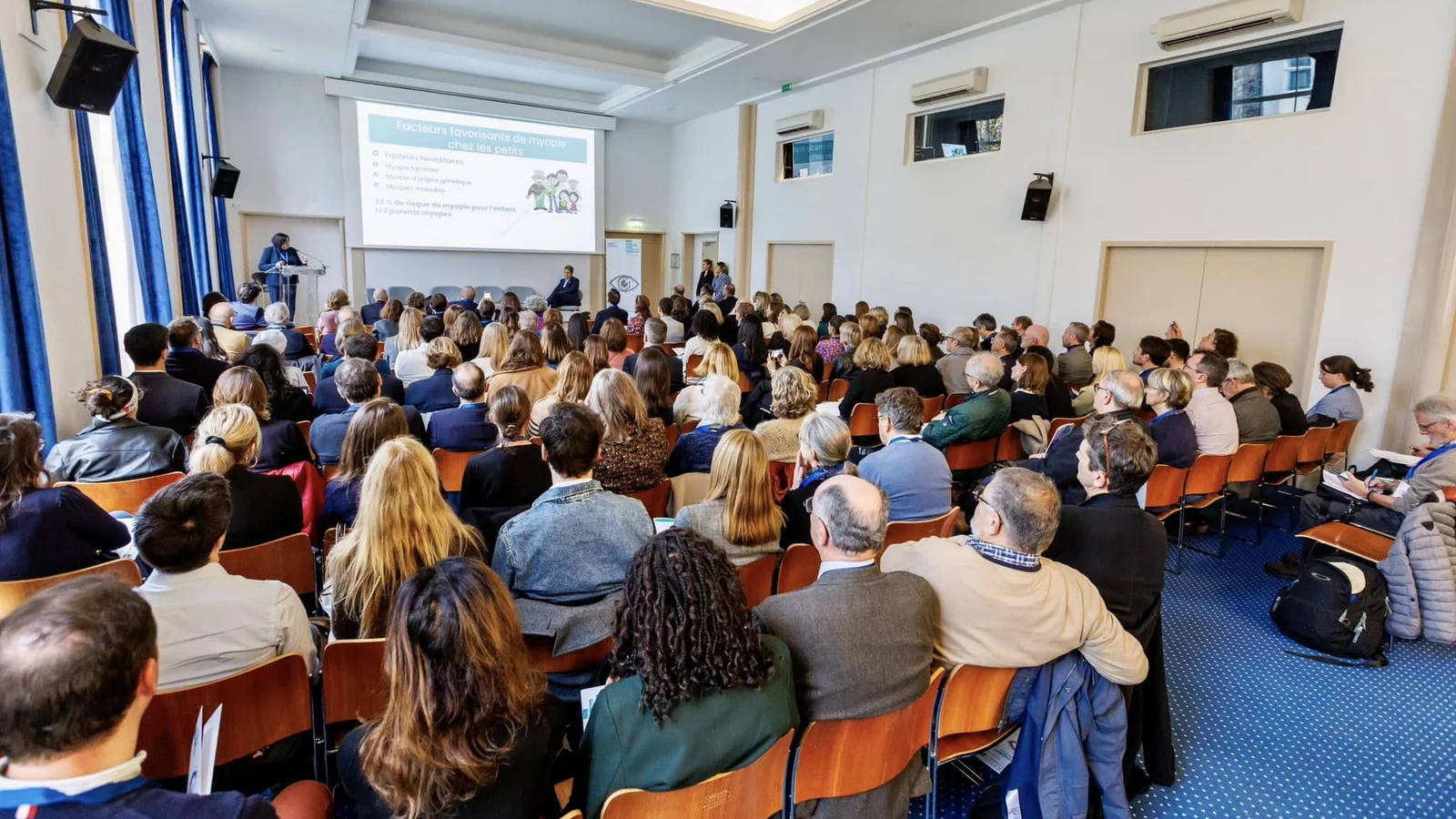 La salle comble pendant les États Généraux de la Myopie