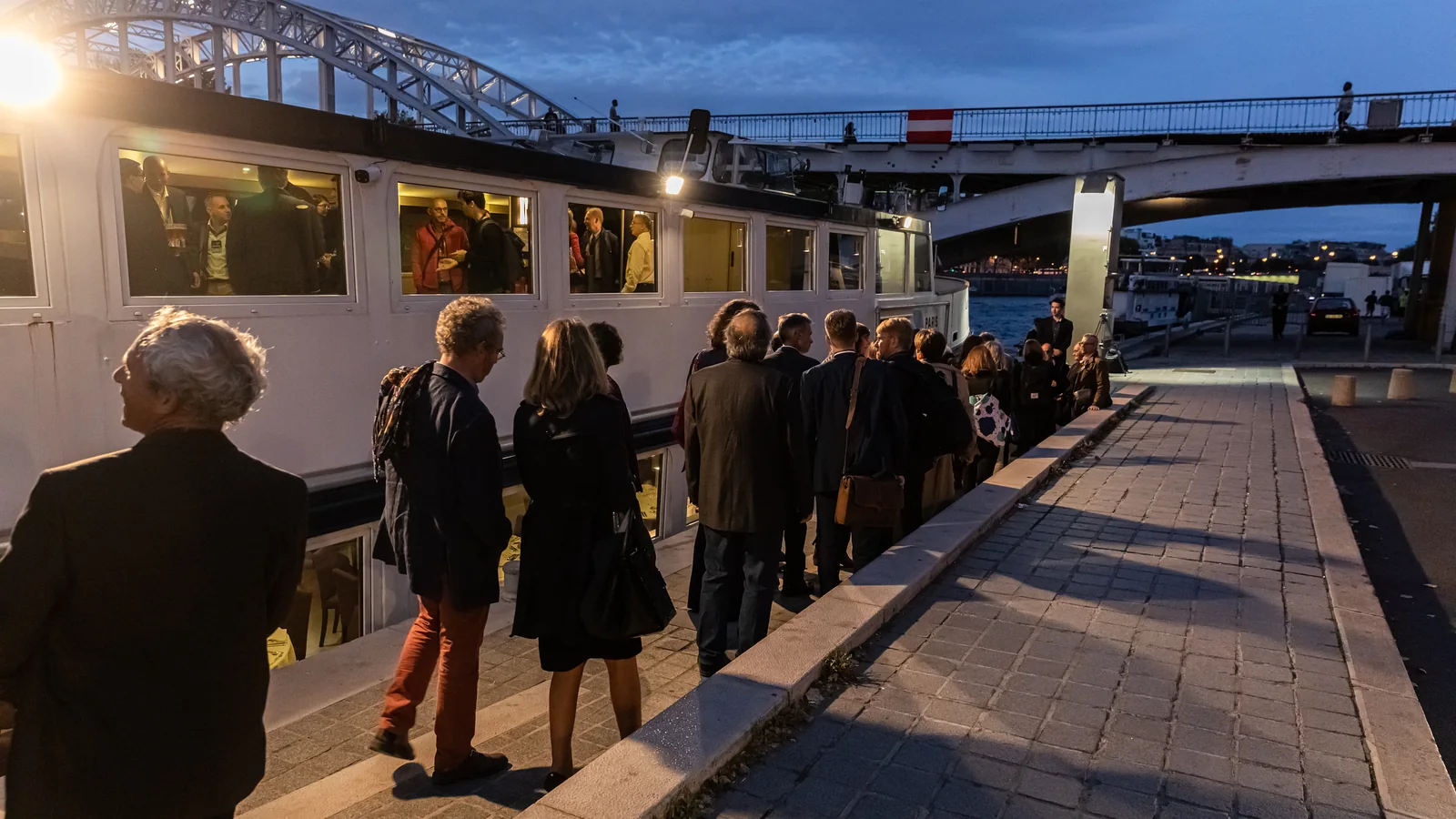 Participants boarding on the banks of the Seine