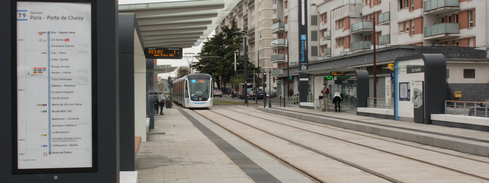 A T9 stop and the line map, from porte de Choisy to Orly